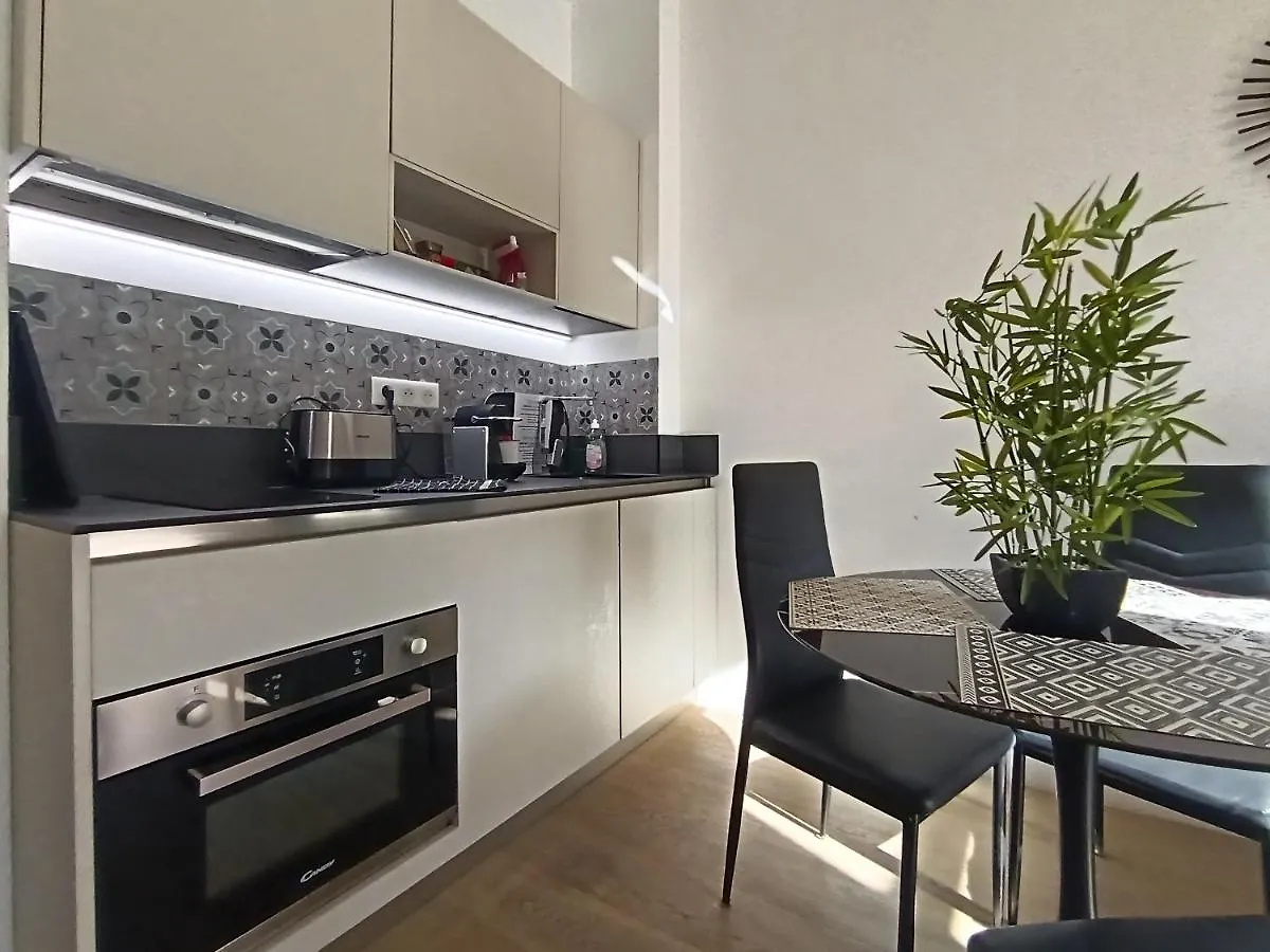 Superbe 2 Pieces Carre D'Or Avec Grande Terrasse Apartment Nice
